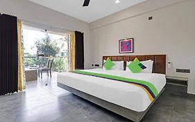Treebo Grand Vistara Airport Suites - 500 M From Cochin Airport With One-Way Airport Transit